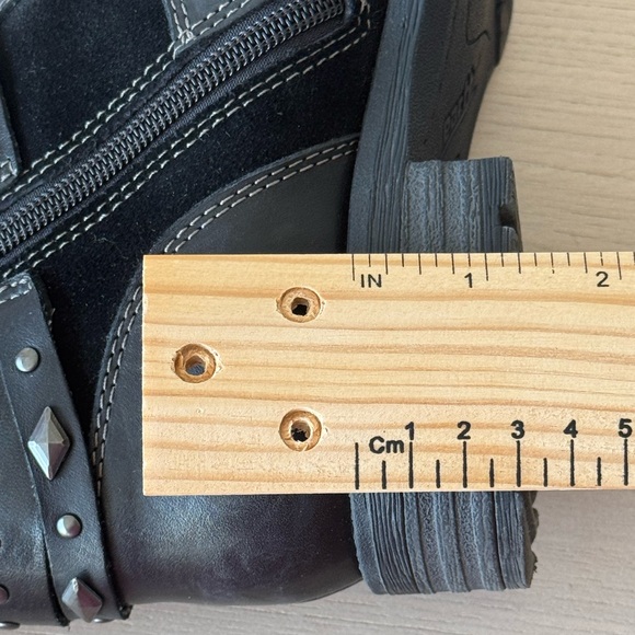 Earth Artistic Onyx Black Leather Ankle Boots / Size 9 - Picture 2 of 14